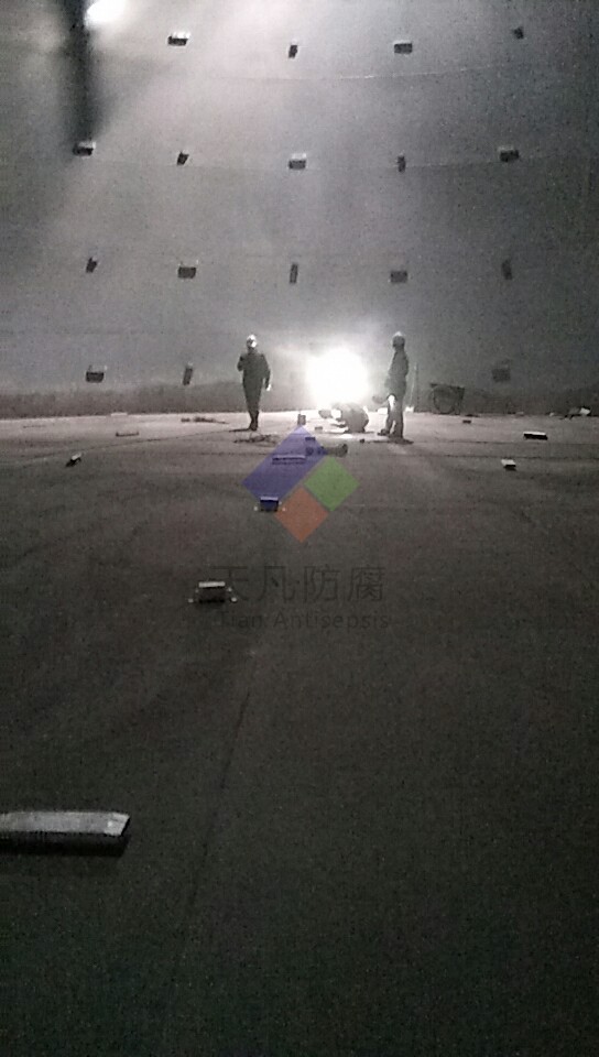 2017年12月1日。泉州石化首臺酸性水罐MOAR專利技術(shù)防腐工程按期結(jié)束